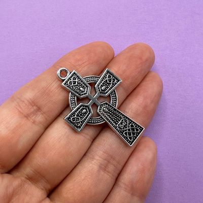 Dije de Metal Plateado Cruz Calada Celta 40 x 26.5 x 2 mm