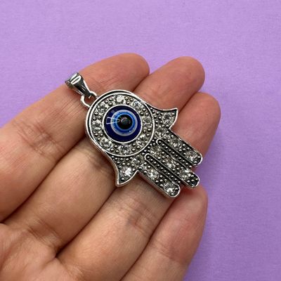 Dije de Metal Plateado Mano de Fátima Con Strass y Ojo Turco 41 x 29 x 6 mm