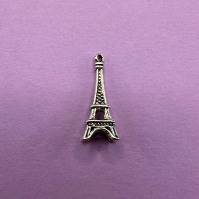Dije de Metal Plateado Torre Eiffel 26 x 13 x 13 mm