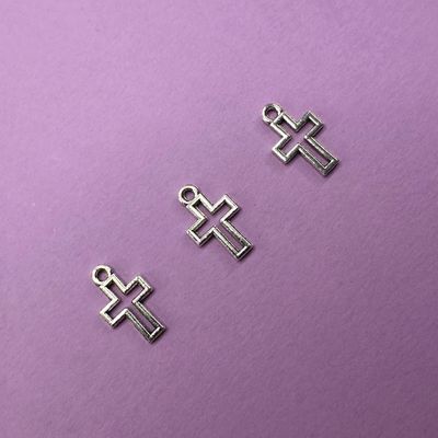 Dije de Metal Plateado Cruz Calada Lisa 17.5 x 10.5 x 1.5 mm