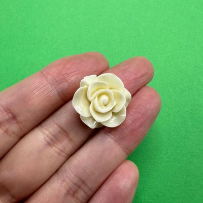 Cabuchón de Resina Flor 20 x 21 x 9 mm Natural