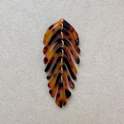 Dije de Resina Hoja C/Argollas 70 x 30 x 3 mm Carey Marrón