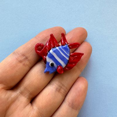 Dije de Cristal Murano Pez Rojo y Azul 30 x 30 x 12 mm