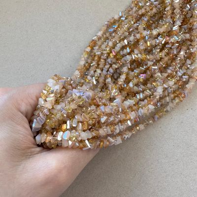 Cristal Triángulo Facetado 6 x 4.5 x 3.5 mm Caramelo y Arena (VCTRF0601)