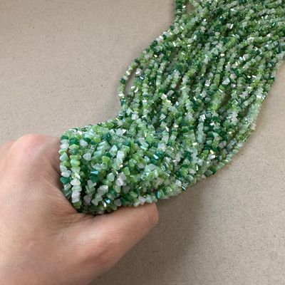 Cristal Triángulo Facetado 4 x 3.5 x 3 mm Verdes (VCTRF0401)
