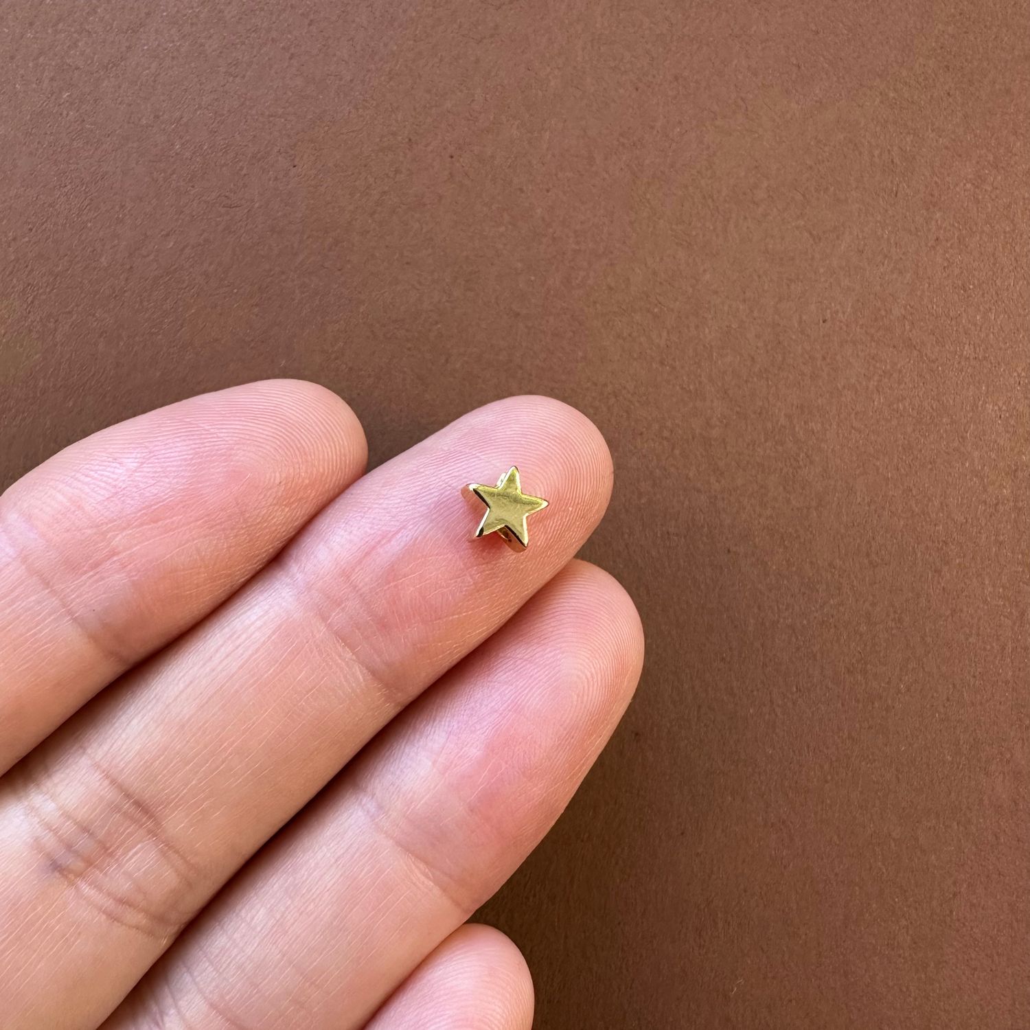 Separador Estrella 6 x 6 x 3 mm Bañado en 18 K