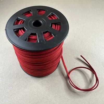 Tiento de Gamuza Color Rojo 4 x 1.5 mm