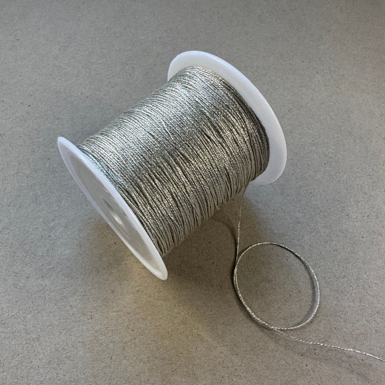 Cordón Metalizado Plateado 0.6 mm
