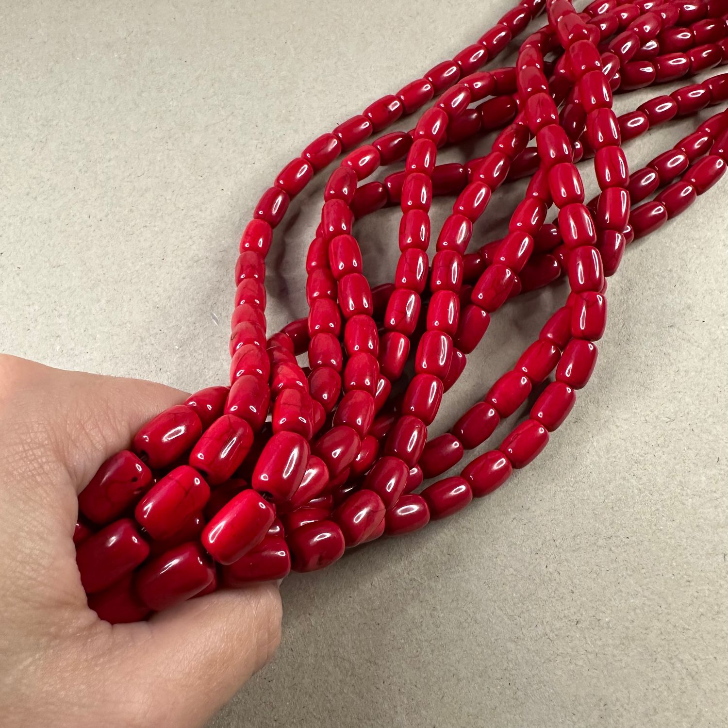 Piedra Sintética Turquesa Barril Teñido Rojo 12 x 8 mm