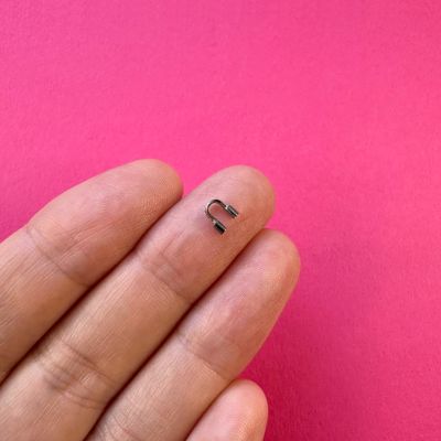 Terminal Herradura de Acero Quirúrgico 5 x 4.5 x 1.2 mm
