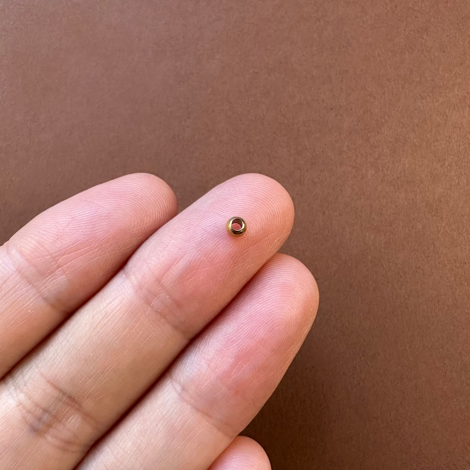 Separador de Acero Quirúrgico Redondo Dorado Bañado 18 K. 3 x 2 mm