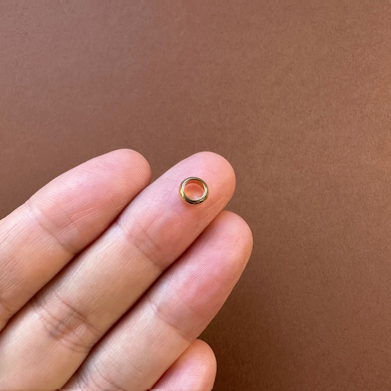 Separador de Acero Quirúrgico Aro Liso Dorado 6 x 2 mm