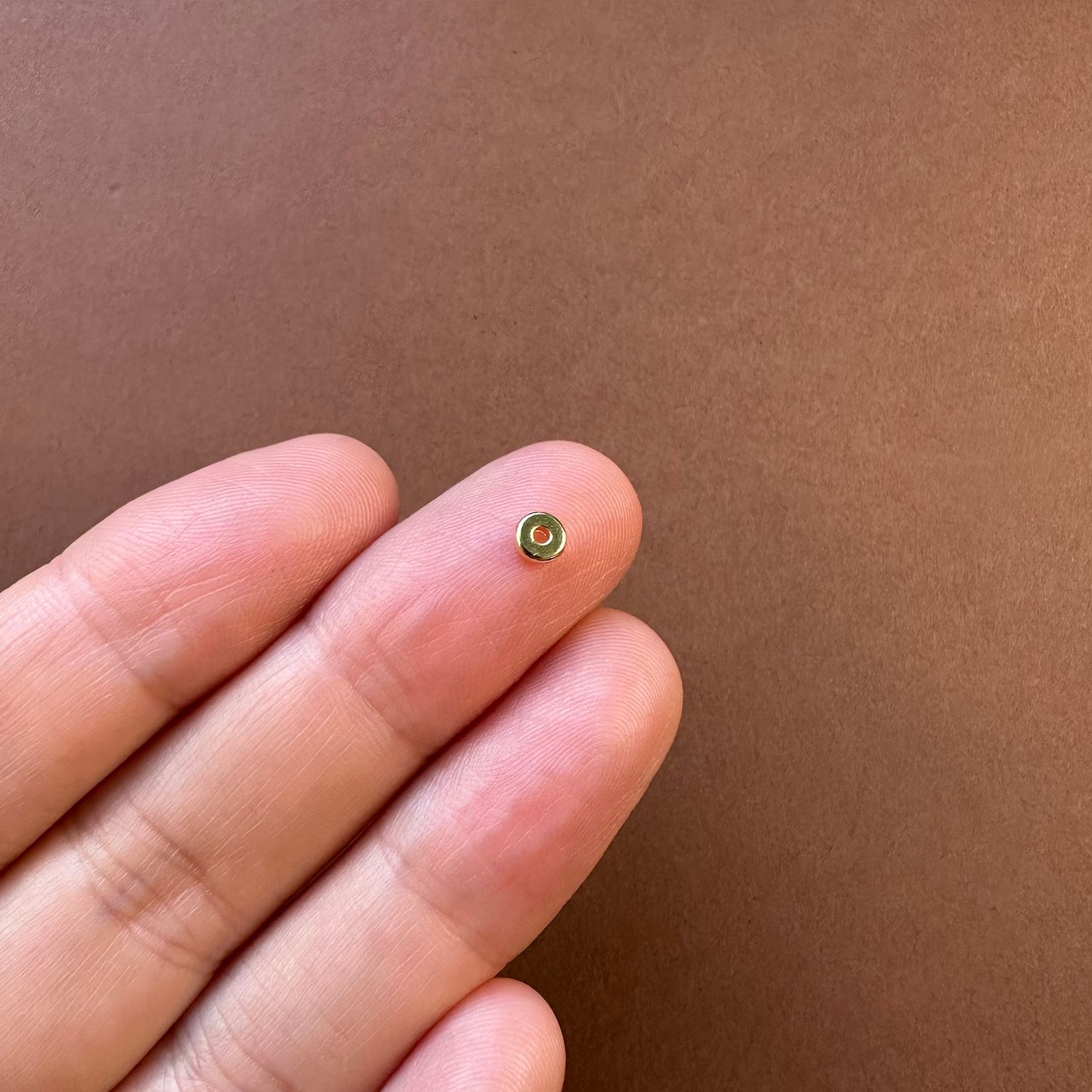 Separador de Acero Quirúrgico Disco Dorado Bañado 18 K. 4 X 1.2 mm