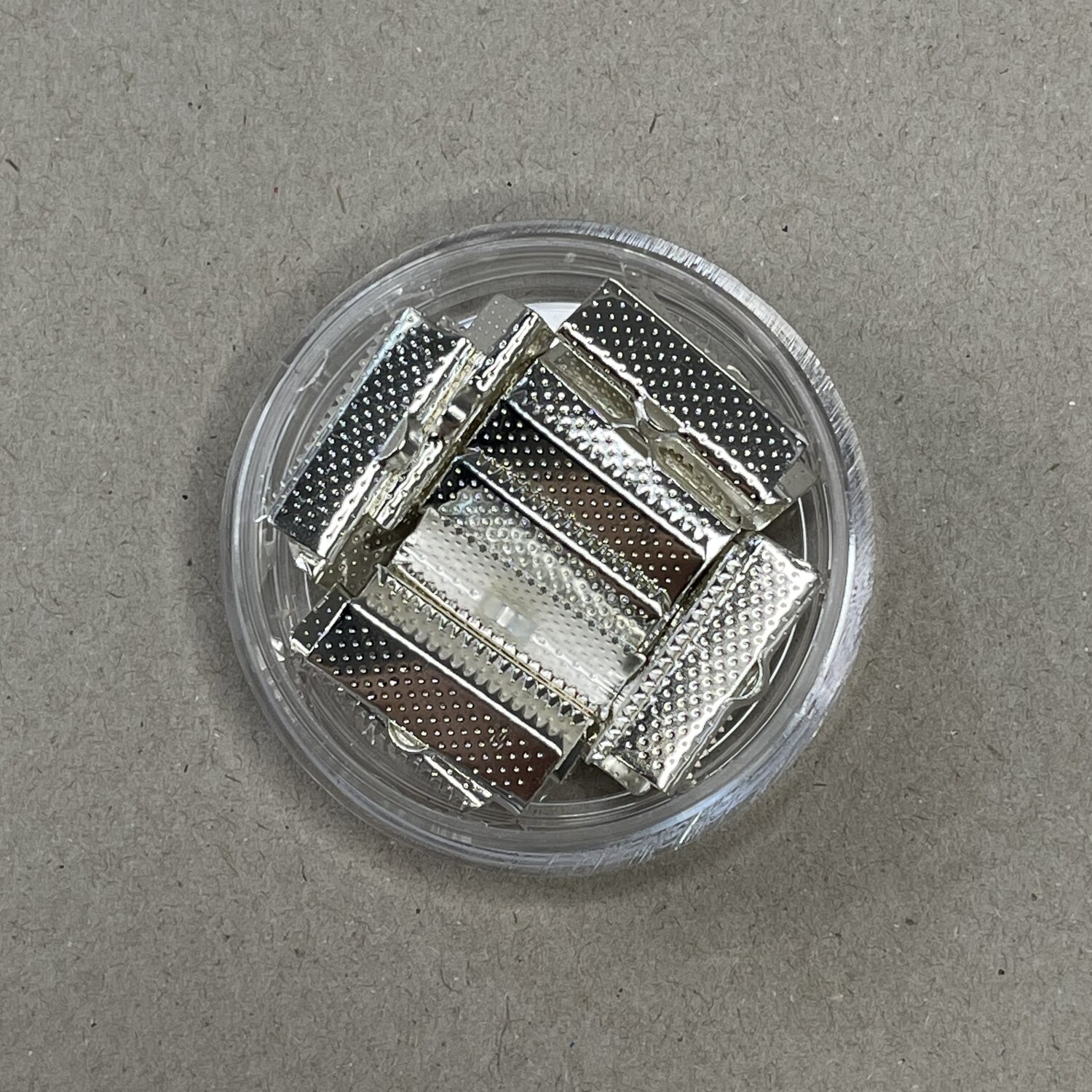 Cocodrilo de Metal Plateado 20 mm
