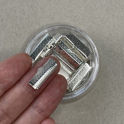 Cocodrilo de Metal Plateado 20 mm