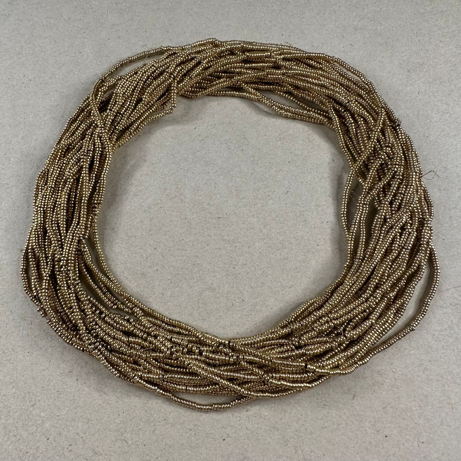 Piedra Sintética Hematite Donita Mini 2 x 1 mm Dorada Bañada Oro 18 K.