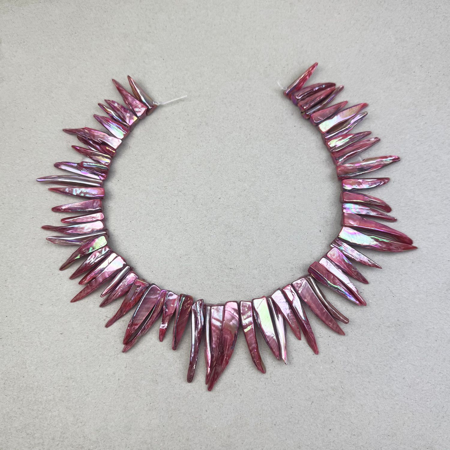 Piedra Natural Nácar Púas Teñidas AB (Tornasoladas) 14-35 x 4-10 x 8 mm Rosa