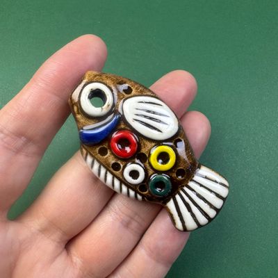 Dije de Cerámica Pez con Círculos 63 x 33 x 12 mm