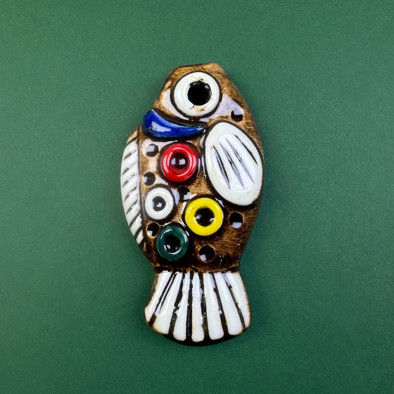 Dije de Cerámica Pez con Círculos 63 x 33 x 12 mm