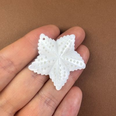 Dije de Nácar Estrella Labrada 38 x 36 x 5 mm