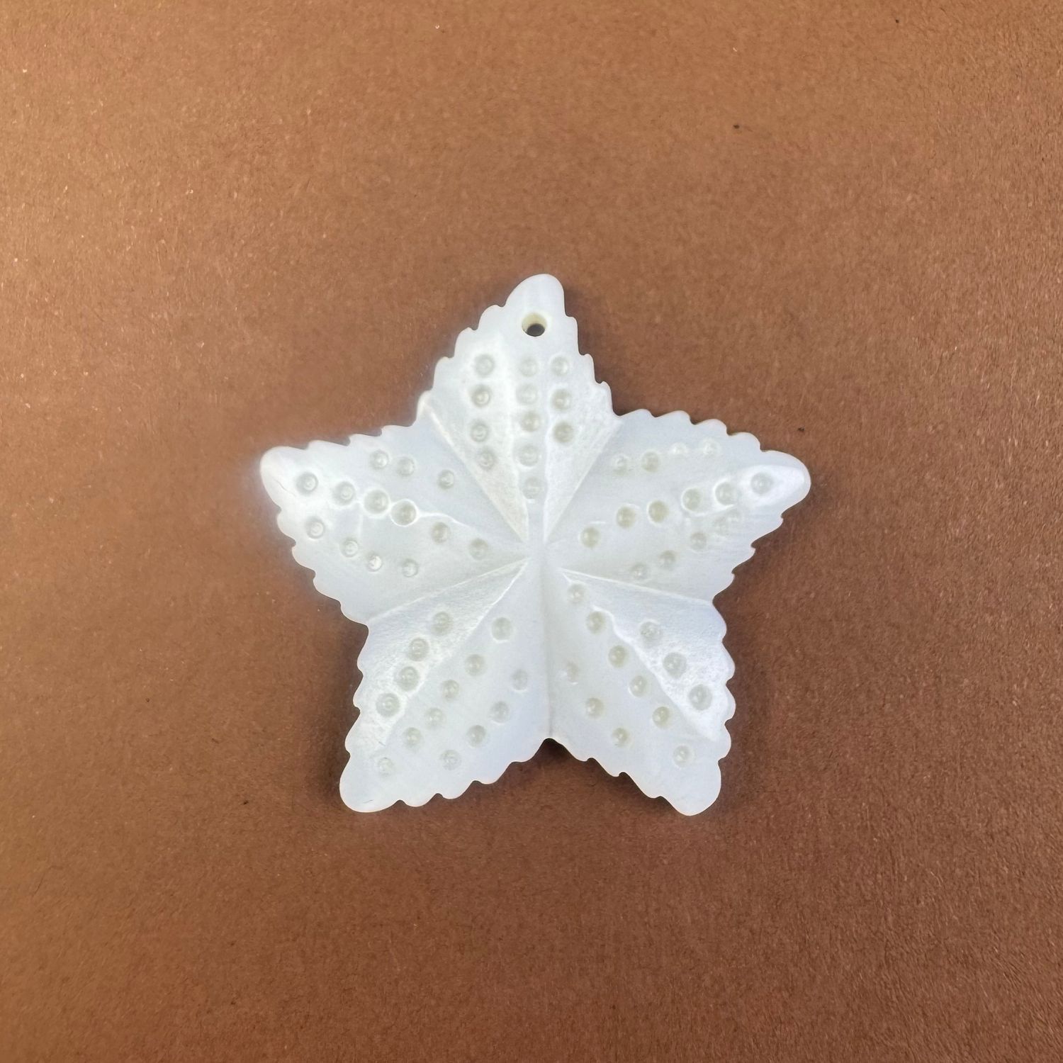 Dije de Nácar Estrella Labrada 38 x 36 x 5 mm