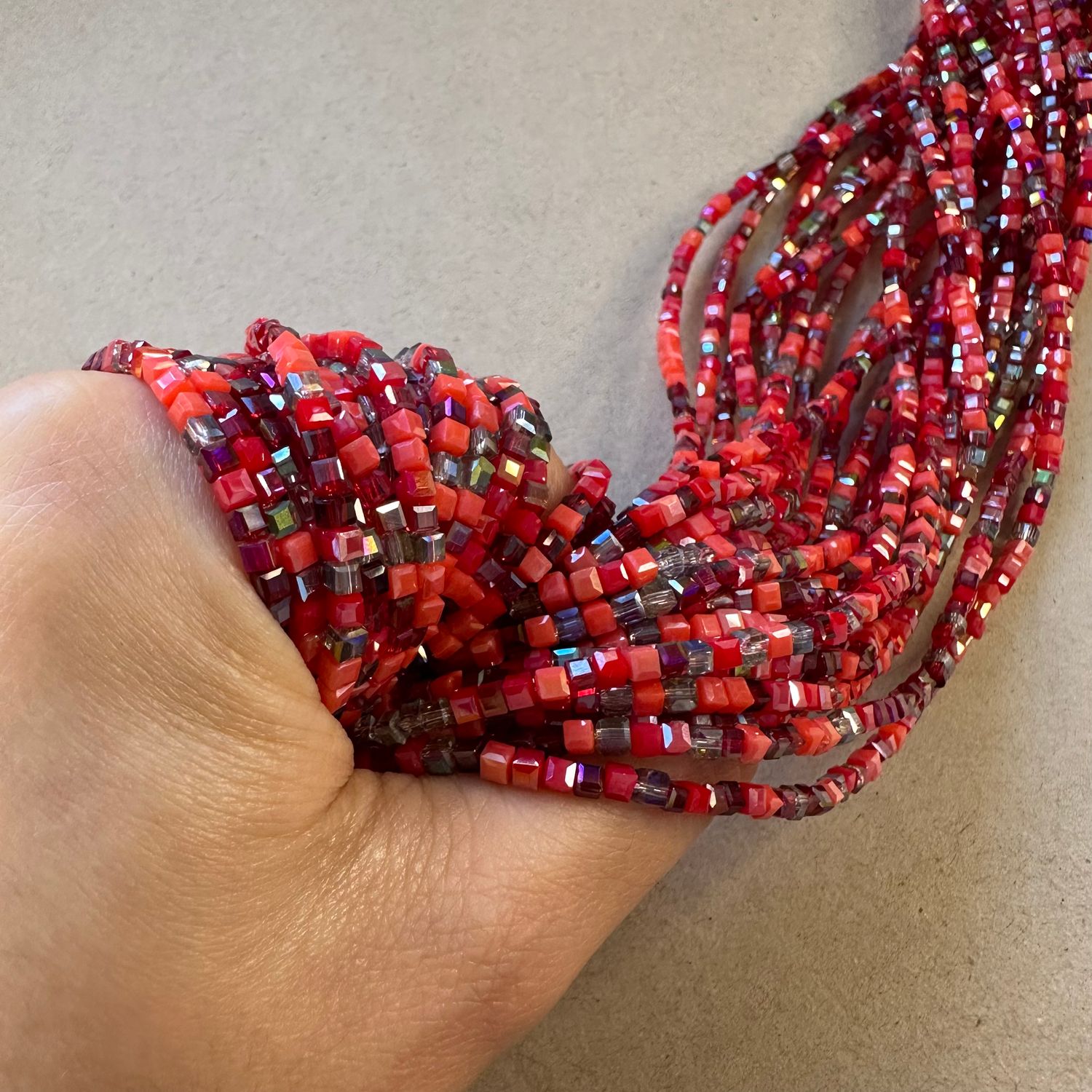 Cristal Cubo Mini Lustre 2.5 x 2.5 mm MIX Rojo, Granate, Gris