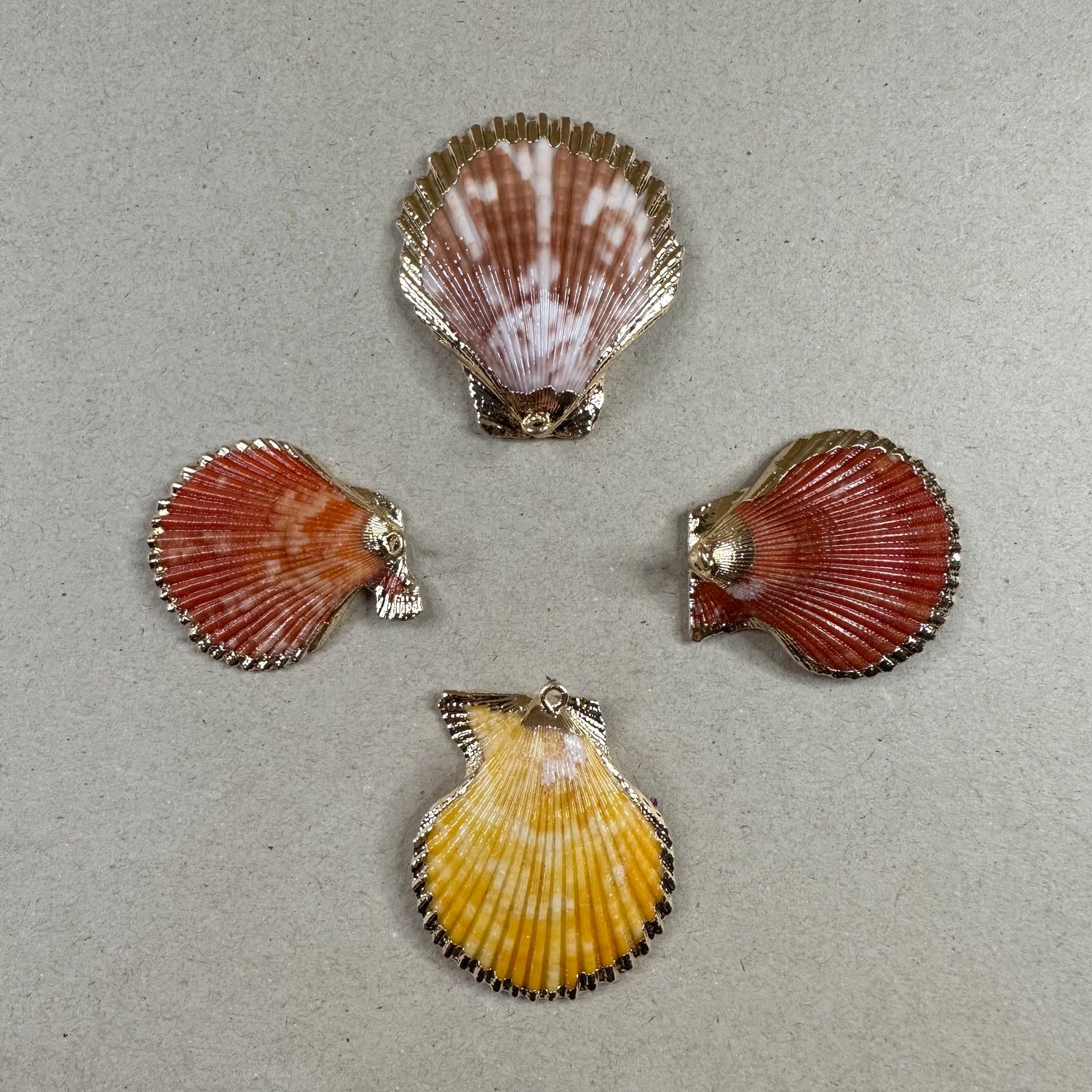 Dije Ostras Naturales Terminación Dorada 35 x 30 x 10 mm