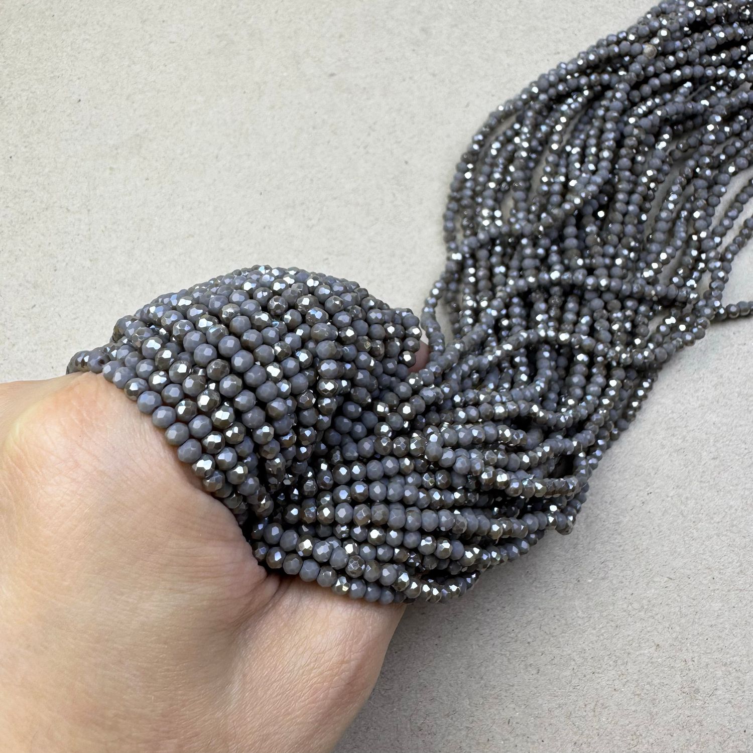 Cristal Dona Facetada Opaca 1/2 Metalizado Habano 3 x 2.5 mm Gris