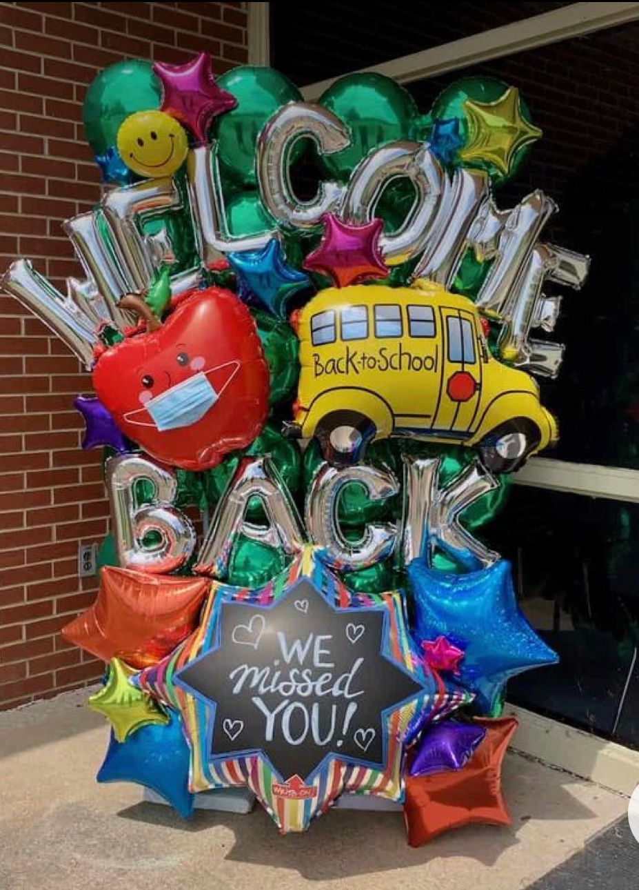 Welcome Back Mini Balloon Wall