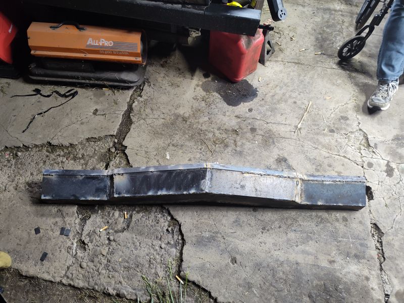 Welded bumper 12ga bumper 8in point