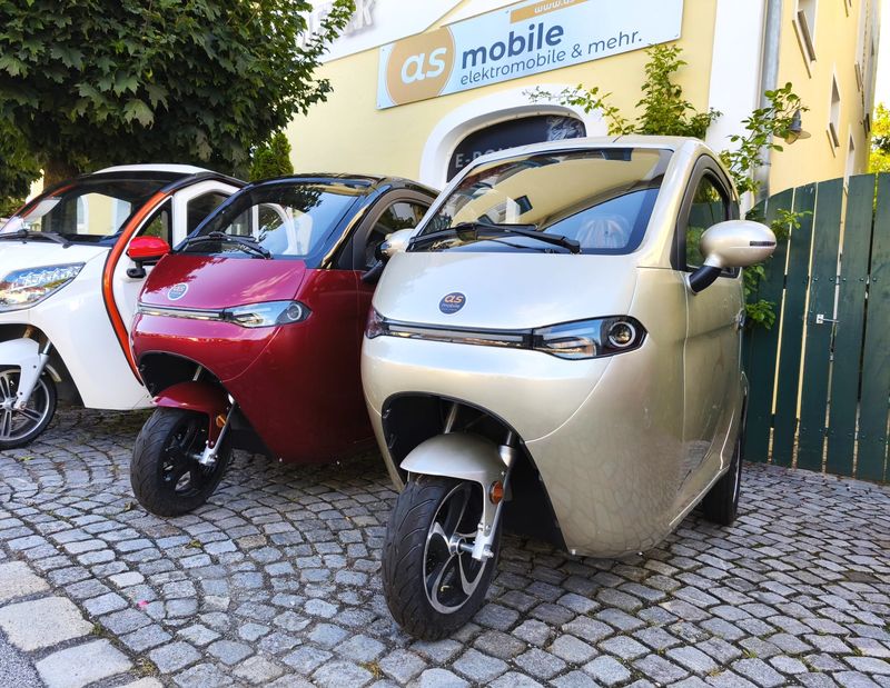Kabinenroller ATOS 3.1 LITHIUM - Sonderedition PLUS | 45 km/h oder 25 km/h | 100 km Reichweite | Mopedauto, Microcar Elektromobil Kabinenroller ATOS 3.1 LITHIUM - Sonderedition PLUS | 45 km/h oder 25 km/h | 100 km Reichweite | Mopedauto, Microcar Elektromobil