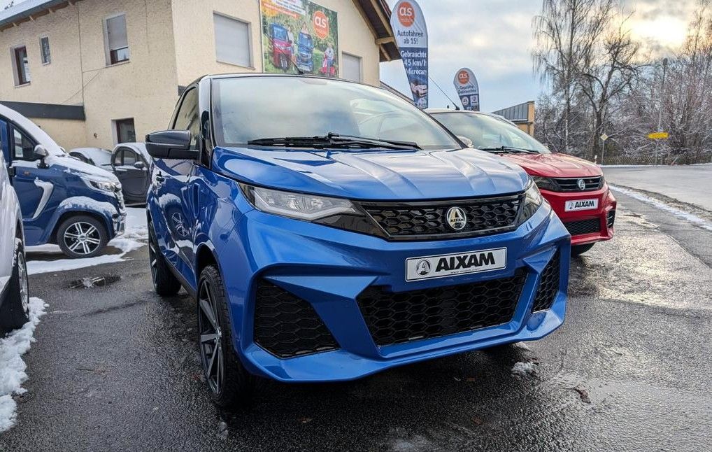 Aixam Ambition e-Coupé GTi – Elektro 100% – 9 Aixam Ambition e-Coupé GTi – Elektro 100% – 9" Tablet & ABS