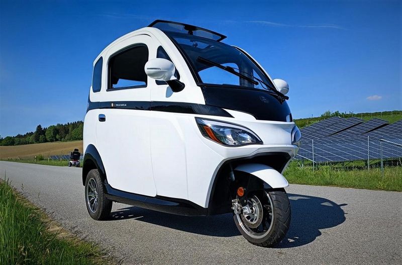 E- Kabinenroller LEO | 45 km/h, 25 km/h | Lithium oder Blei-Akku | Dreirad, Miniauto, Mofaauto, Microcar, Elektromoped E- Kabinenroller LEO | 45 km/h, 25 km/h | Lithium oder Blei-Akku | Dreirad, Miniauto, Mofaauto, Microcar, Elektromoped