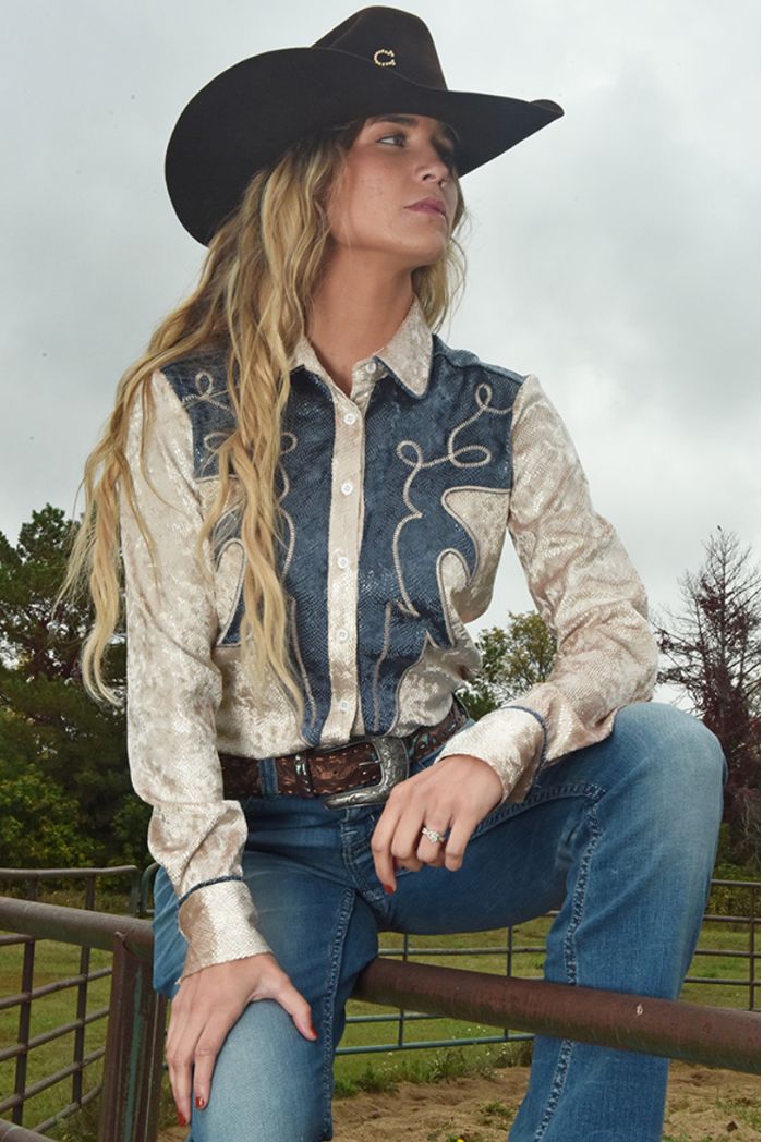 Cowgirl Tuff Pullover Button Up Blue and Cream Snake Print Heavier Weight, Womens Shirts: XS