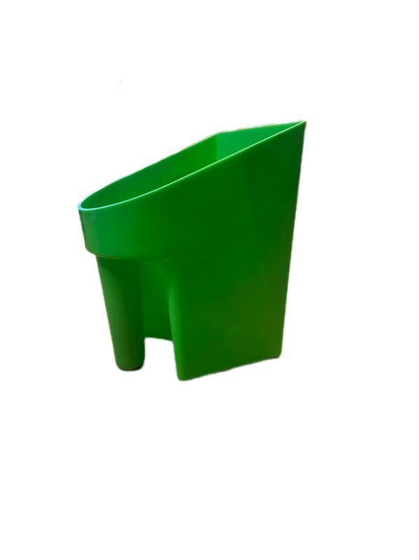 2 Qt Feed Scoop