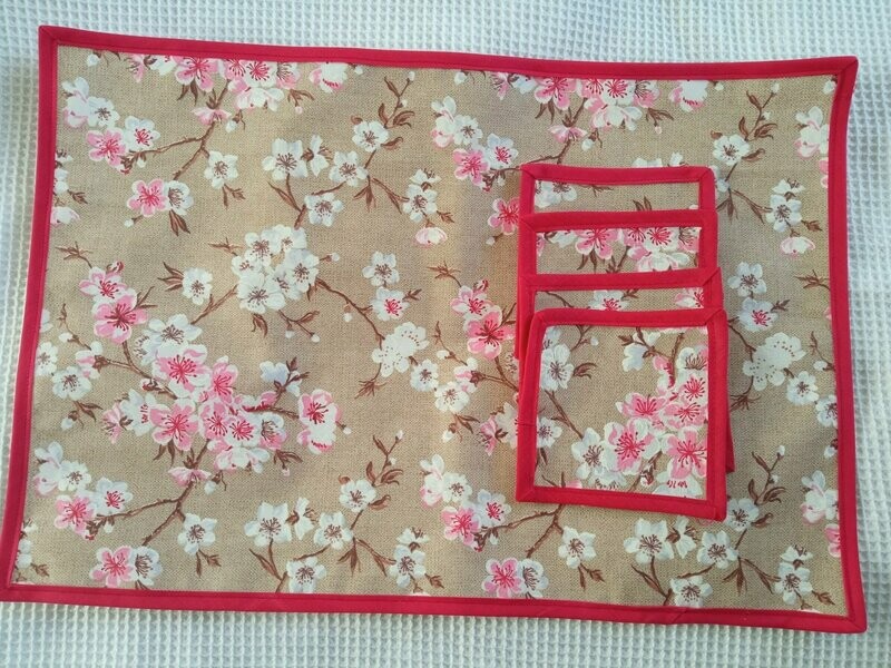 Mantelito individual con 4 posavasos
