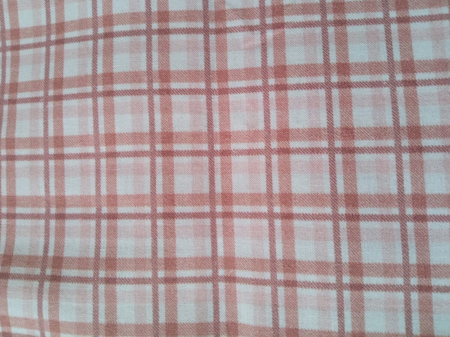 Tela cuadros tono rosa