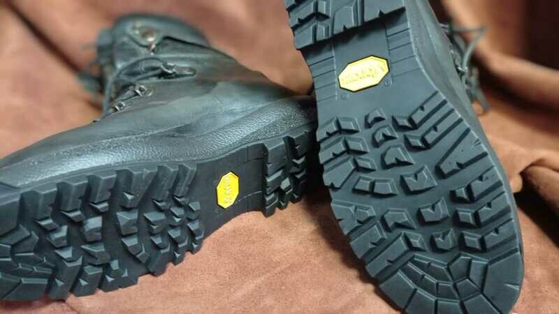 SUELA COMPLETA PISO VIBRAM MONTAÑA FOURA PU
