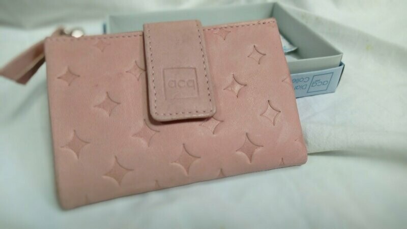 BILLETERO PIEL GRABADA "ACG" COLOR NUDE
