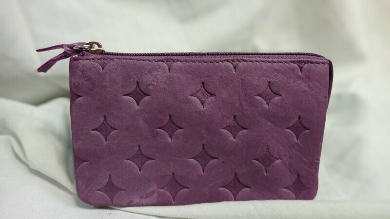 MONEDERO PIEL GRABADA "ACG" COLOR MORADO