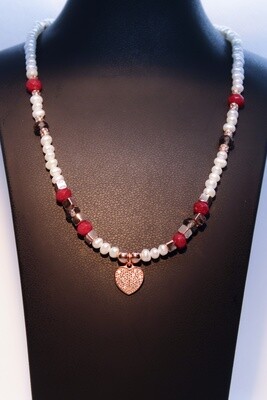 Collana con perle, pietre dure e cuore in argento rosè con zirconi