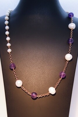 Collana in argento rosè con perle e cristalli viola