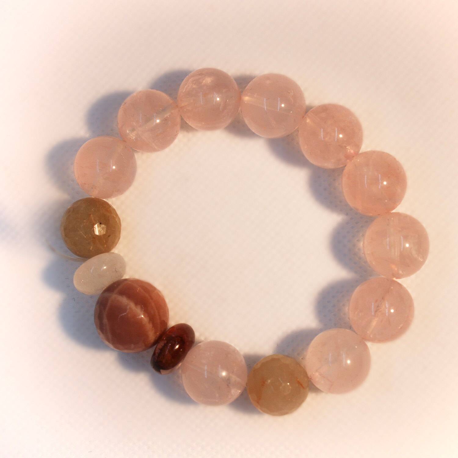 Bracciale rosato con pietre dure