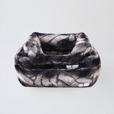 Large Chinchilla Deluxe Dog Bed
