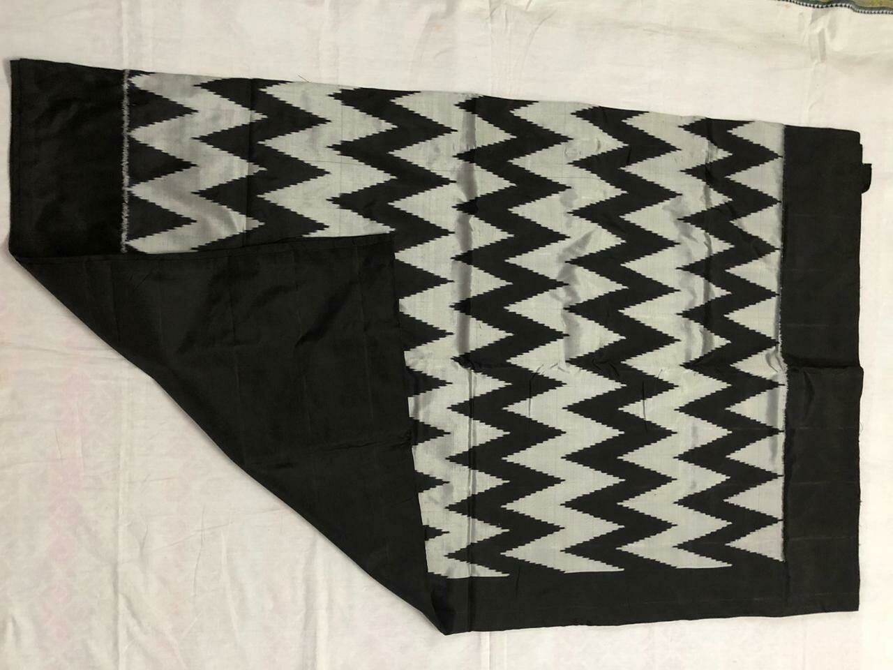 WAVE - BLACK IN WHITE