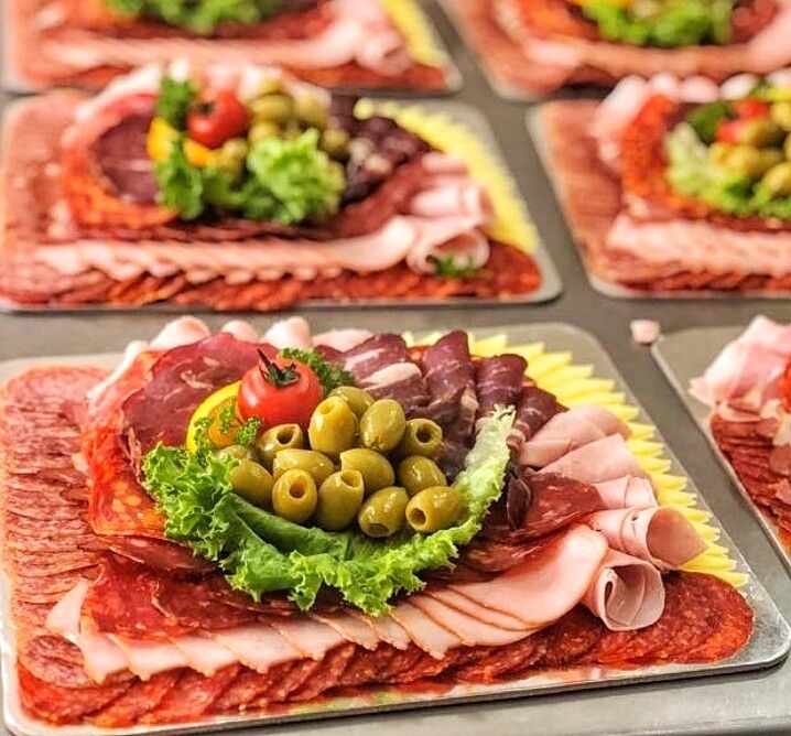 Suhomesnata meze tacna/ De luxe sirevi