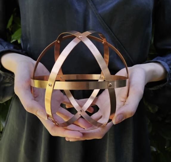 Genesa in Rame da 16cm – Energia che prende forma. Genesa in Rame da 16cm – Energia che prende forma.
