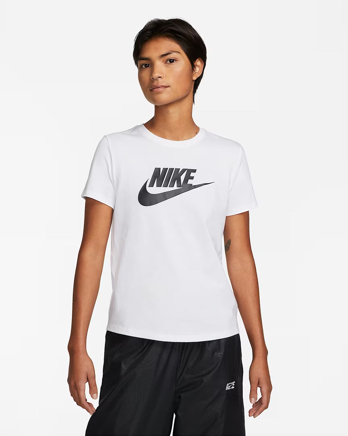 Nike Club Essentials T-särk