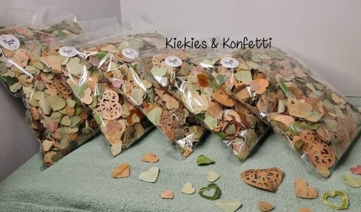 Confetti - punched leaf (100gr. Per pack)