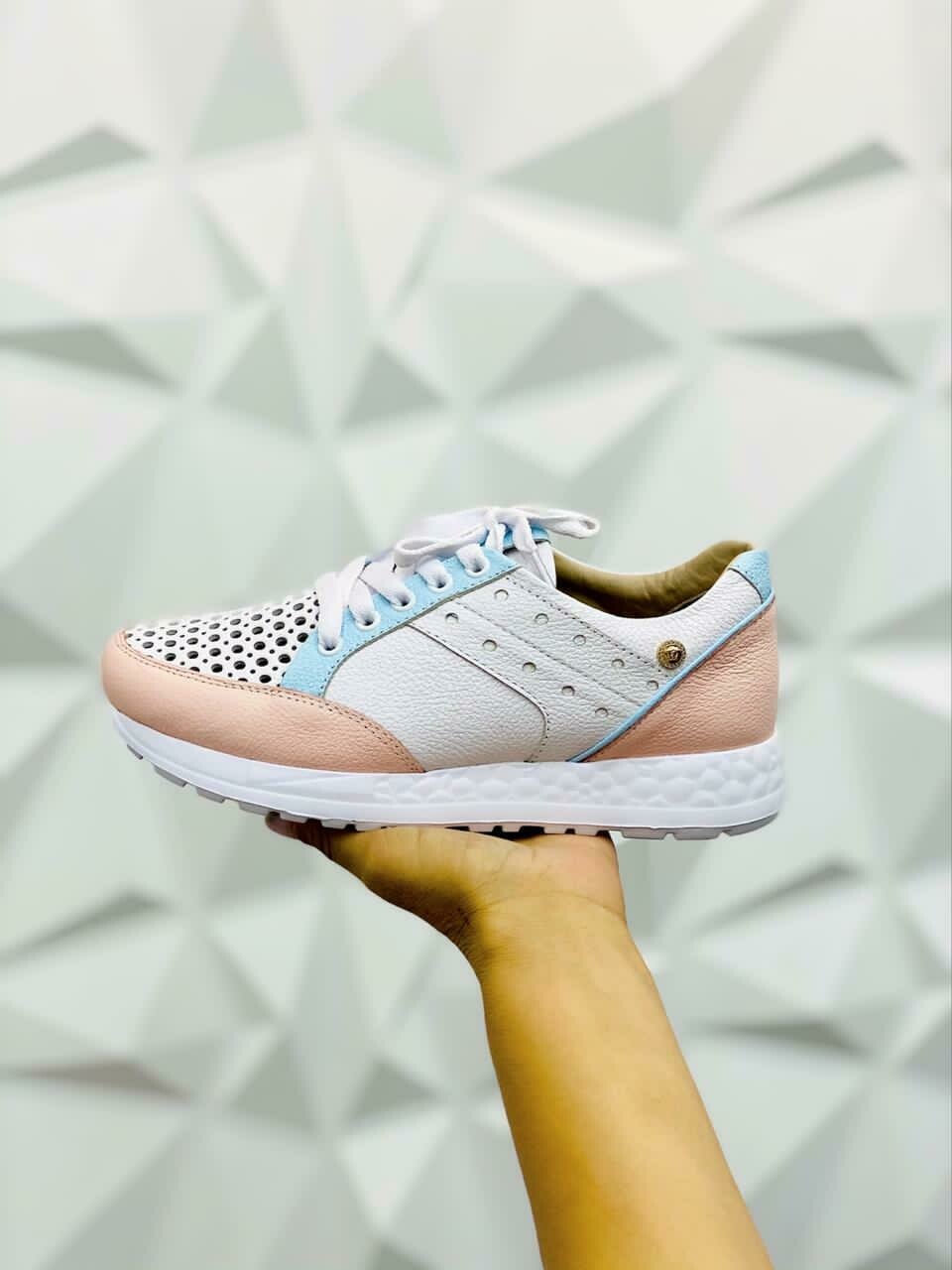 TENIS TROQUEL Y HEBILLA